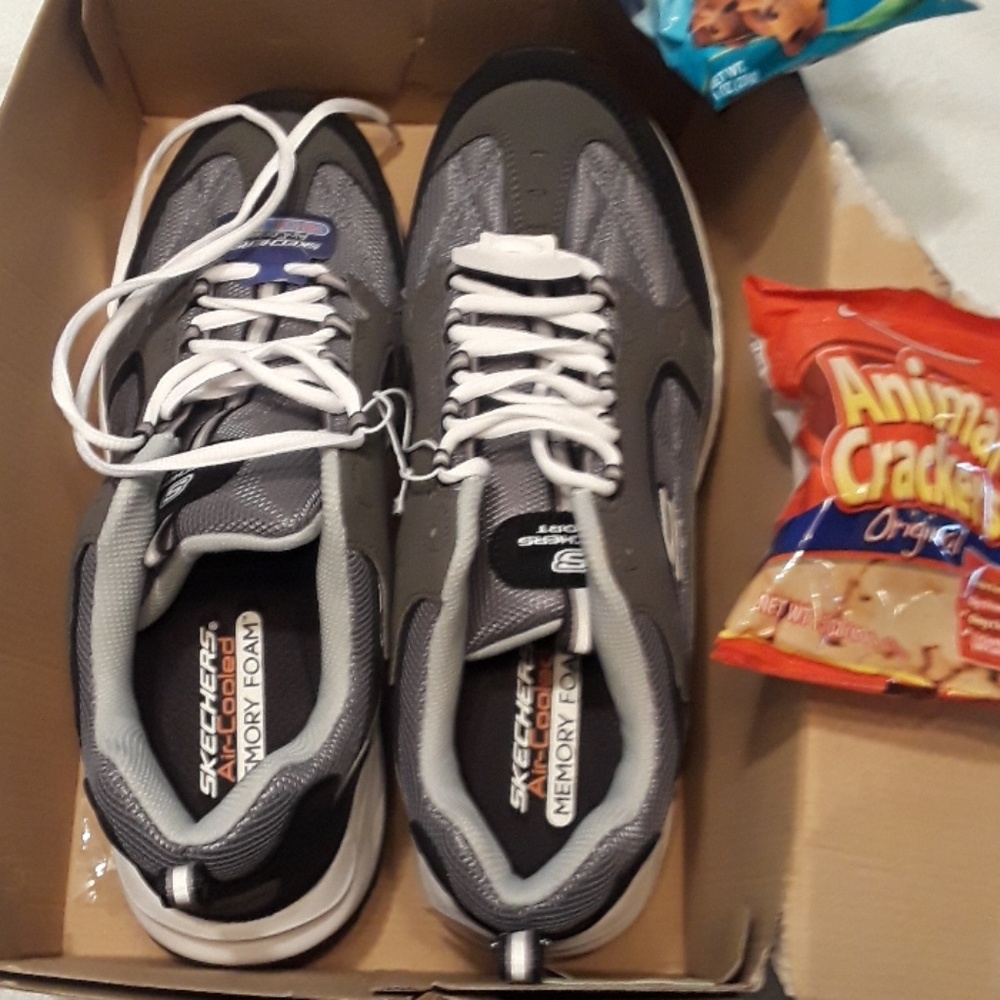 NWT Skechers air-cooled men's size 13 shoes